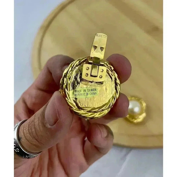 VTG Signed Bluette Shoe Clips Faux Pearl Gold Tone Textured 1980s - Picture 7 of 10